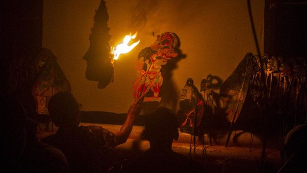 Mengusir Roh Jahat Lewat Pertunjukan Wayang Sampir
