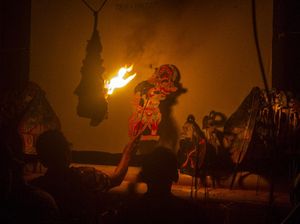 Mengusir Roh Jahat Lewat Pertunjukan Wayang Sampir