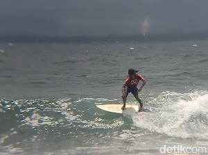 Puluhan Peselancar Beraksi di Batukaras Surf League Serie III