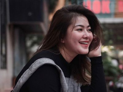 Cerai dari Zumi Zola, Sherrin Tharia Mantap Lepas Hijab