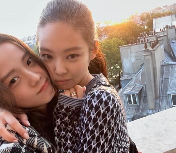 Telah sampai di Paris, Jennie turut pamer kebersamaan bareng Jisoo/Foto: instagram.com/jennierubyjane