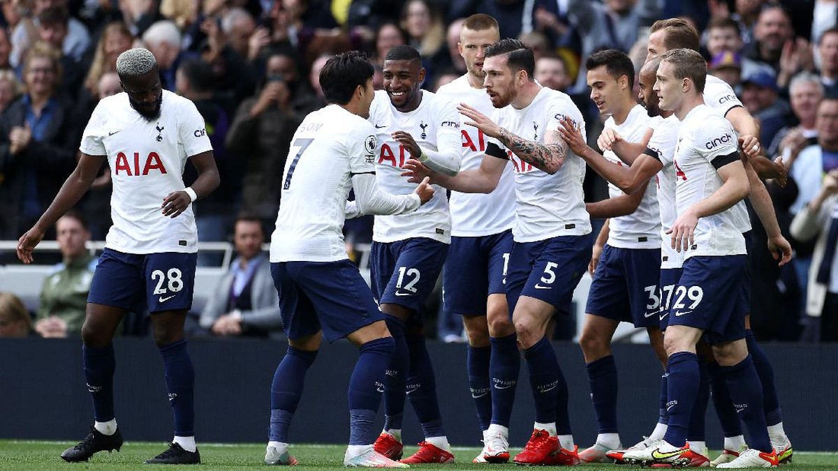 Antonio Conte persilakan empat pemain tinggalkan dari Tottenham Hotspur (Foto: Eddie Keogh/Getty Images)