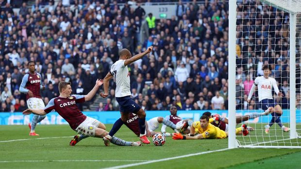 LONDON, ENGLAND - OCTOBER 03: Matthew Targett of Aston Villa scores a own goal for Tottenham's second goal during the Premier League match between Tottenham Hotspur and Aston Villa during the Premier League match between Tottenham Hotspur and Aston Villa at Tottenham Hotspur Stadium on October 03, 2021 in London, England. (Photo by Catherine Ivill/Getty Images)