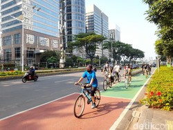 DKI PPKM Level 3, Warga Ramai Berolahraga di Sudirman-Thamrin Pagi Ini