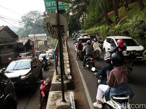 Wisatawan Tinggalkan Dago Bandung, Arus Lalin Padat Merayap