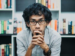 Buku Puisi Waktu yang Tepat untuk Melupakan Waktu Aan Mansyur Terbit Bulan Ini