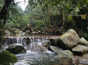 Curug Lembah Tepus, Sensasi Air Terjun Bertingkat di Bogor Curug Lembah Tepus, Sensasi Air Terjun Bertingkat di Bogor