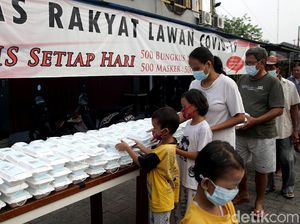 Antusias Warga Ibu Kota Berburu Sarapan Gratis di Kala Pandemi Antusias Warga Ibu Kota Berburu Sarapan Gratis di Kala Pandemi