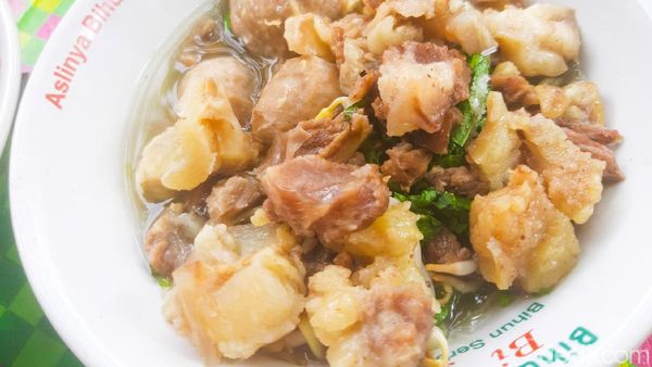 Banjir Tetelan! Warung Bakso Pak Sugeng Selalu Ramai Dikunjungi