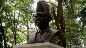 Bukan Soeharto, Ini Tokoh yang Patungnya Ada di Tahura Bandung