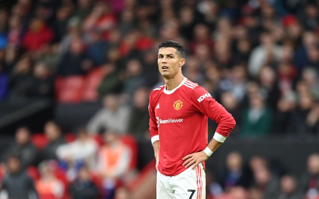 Cristiano Ronaldo MANCHESTER, ENGLAND - OCTOBER 02: Jadon Sancho and Cristiano Ronaldo of Manchester United wait to take to the field as substitutes during the Premier League match between Manchester United and Everton at Old Trafford on October 02, 2021 in Manchester, England. (Photo by Michael Regan/Getty Images)