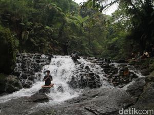 Segarnya Curug Balong Endah, Serasa Main di Kolam Buatan