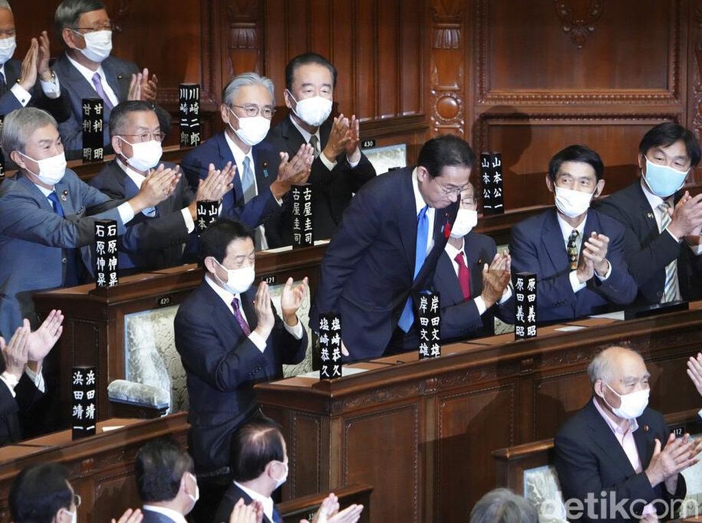 Fumio Kishida Terpilih Jadi PM Jepang Fumio Kishida Terpilih Jadi PM Jepang