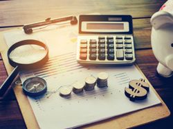 Kena PHK di Bulan Ramadan? Simak Tips Kelola Keuangan Biar Tabungan Nggak Lenyap