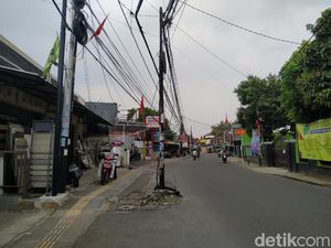 Semakin Banyak Tiang-tiang Makan Jalan yang Dicabut dari Jl WR Supratman