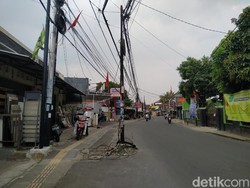 Semakin Banyak Tiang-tiang Makan Jalan yang Dicabut dari Jl WR Supratman