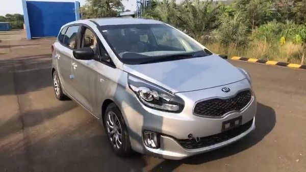 Masih Diplastik! Ratusan Mobil Kia Dilelang Satu Paket: Sorento, Carens, dan Optima