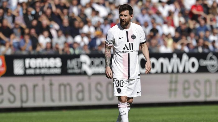 PSGs Lionel Messi reacts during the French League One soccer match between Rennes and Paris Saint-Germain at the Roazhon Park stadium in Rennes, France, Sunday, Oct. 3, 2021. (AP Photo/Jeremias Gonzales)