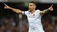 Lorenzo Pellegrini menjadi nama berikutnya di daftar ini. Gelandang AS Roma itu memiliki valuasi sebesar 51 juta Euro, sama dengan Osimhen. Foto: (Getty Images/Francesco Pecoraro)