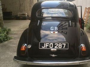 Top Markotop! Pria Ini Sulap Mobil Tua Jadi Mobil Listrik