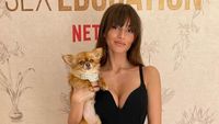 Potret Mimi Keene, Pacar Otis yang Seksi di Sex Education