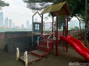 Miris! Taman Bermain Anak di Petamburan Kotor dan Tak Terawat