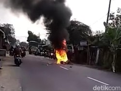 Kecelakaan Saat Berangkat Kerja, Motor Biker Asal Kediri Terbakar di Jombang