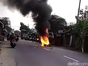 Kecelakaan Saat Berangkat Kerja, Motor Biker Asal Kediri Terbakar di Jombang Kecelakaan Saat Berangkat Kerja, Motor Biker Asal Kediri Terbakar di Jombang