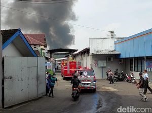 Pabrik Tekstil di Bandung Terbakar Pabrik Tekstil di Bandung Terbakar