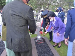 Sambut HUT Ke-76, TNI Ziarah Nasional ke Makam Sukarno, Soeharto, dan Habibie