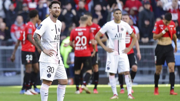 PSGs Lionel Messi, left, reacts during the French League One soccer match between Rennes and Paris Saint-Germain at the Roazhon Park stadium in Rennes, France, Sunday, Oct. 3, 2021. (AP Photo/Jeremias Gonzales)