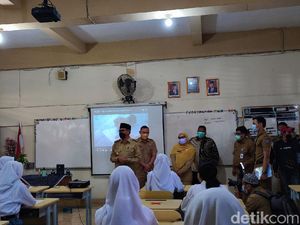 PTM Dimulai, Ada Siswa SMAN 3 Depok Belum Dapat Seragam Sekolah