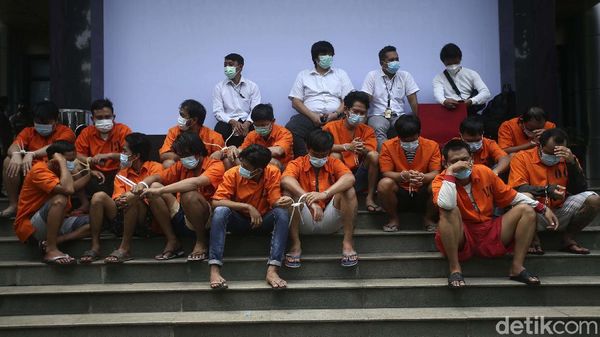 Belasan Tersangka Kasus Narkoba Dipamerkan