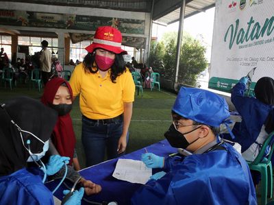 Percepat Herd Immunity, Petani di Cirebon Ikut Vaksinasi