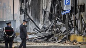 Pesawat Ringan Tabrak Gedung di Italia, 8 Orang Tewas