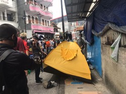 Satpol PP Bongkar Tenda di Kebon Sirih, Pencari Suaka Teriak Justice