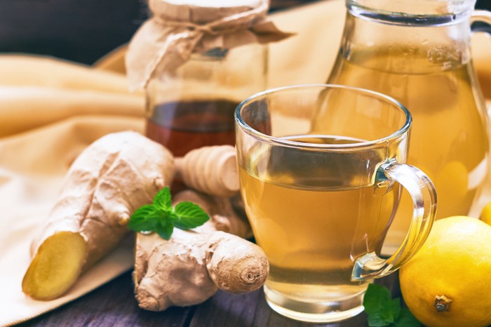 racikan teh hijau yang menyehatkan, bisa ditambahkan jahe, lemon, madu, hingga daun mint.