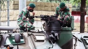 Ratusan Alutsista TNI Parkir di Depan Istana, Ada Apa?