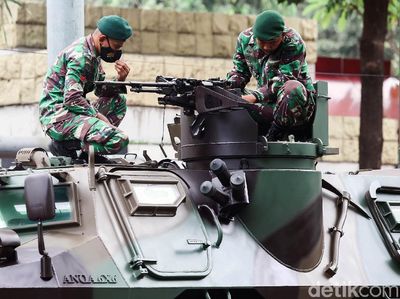 Ratusan Alutsista TNI Parkir di Depan Istana, Ada Apa?
