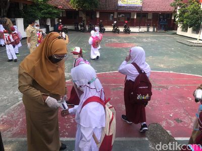 Penuh Antusias, Begini Potret Sekolah Tatap Muka Hari Pertama di Depok