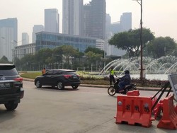 Langgar Gage, Pemobil Pelat RFP Terobos Penjagaan Polisi di Senayan