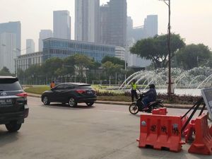 Langgar Gage, Pemobil Pelat RFP Terobos Penjagaan Polisi di Senayan Langgar Gage, Pemobil Pelat RFP Terobos Penjagaan Polisi di Senayan