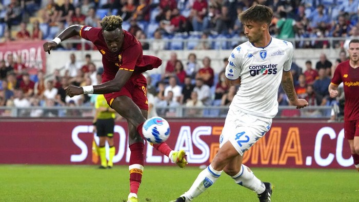 Romas Tammy Abraham, left, and Empolis Mattia Viti vie for the ball during a Serie A soccer match between Roma and Empoli, at Romes Olympic stadium, Sunday, Oct. 3, 2021. (AP Photo/Alessandra Tarantino)