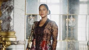 7 Gaya Tara Basro Berkebaya di Istana Versailles Prancis, Cantik Bersahaja