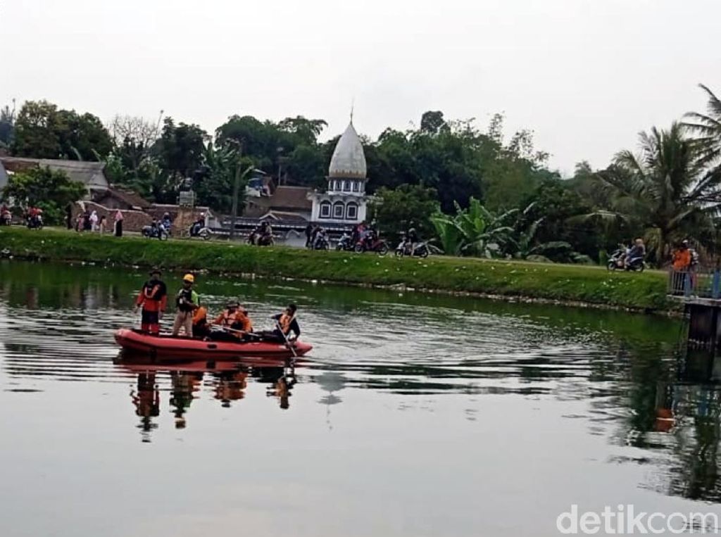 Tim Penyelam Kembali Cari Korban Tenggelam di Situ Batukarut Sukabumi