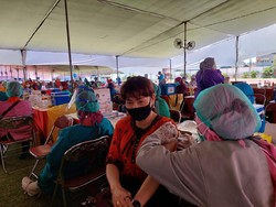 Ayo Rek Lawan COVID-19 dengan Vaksin Gratis di Surabaya