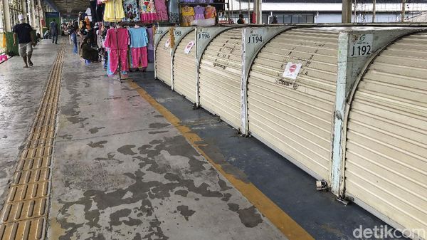 Waduh, Puluhan Kios di Skybridge Tanah Abang Tutup hingga Disegel