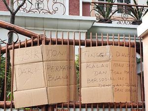 Geger Persekusi hingga Dugaan Pungli di Permata Buana Geger Persekusi hingga Dugaan Pungli di Permata Buana
