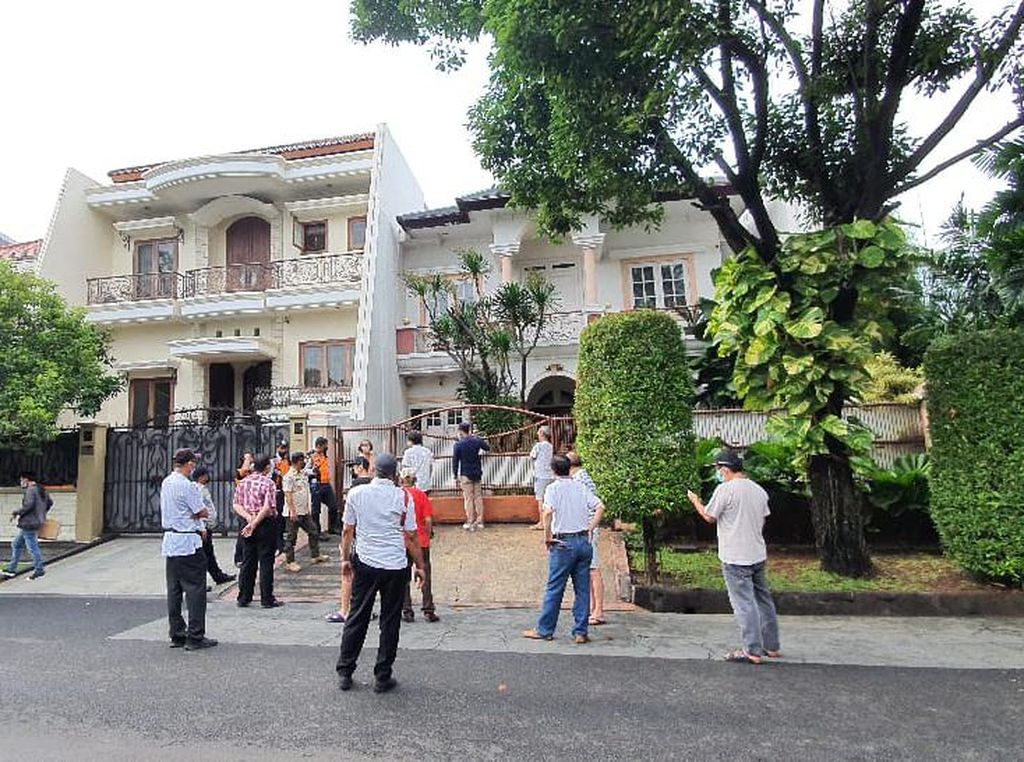 Penjelasan Lurah Kembangan Utara soal Persekusi Warga Permata Buana Penjelasan Lurah Kembangan Utara soal Persekusi Warga Permata Buana
