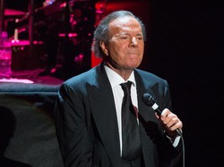 Julio Iglesias Terseret Skandal Besar, 2 Mantan Staf Tuding Pelecehan Seksual
